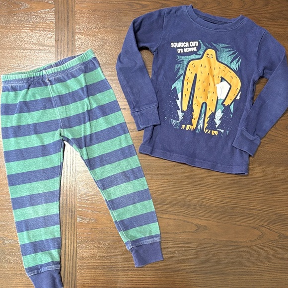 Bundle of toddler boy pajamas 3T - Picture 3 of 8